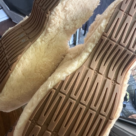 Fuzz Sugar Clog Uggs - Picture 4 of 6